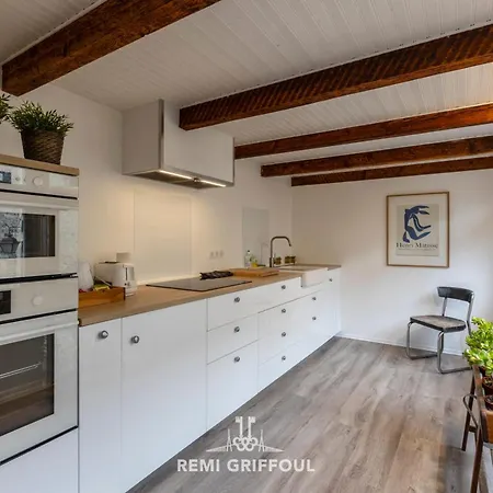 Fenetres Sur Cour 3 - Duplex In The Heart Of The Center